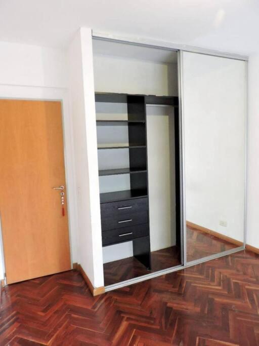 Semipiso Panoramico 2 habitaciones amplia cocina lavadero Parrilla y Cochera privada incluida a metros del subte
