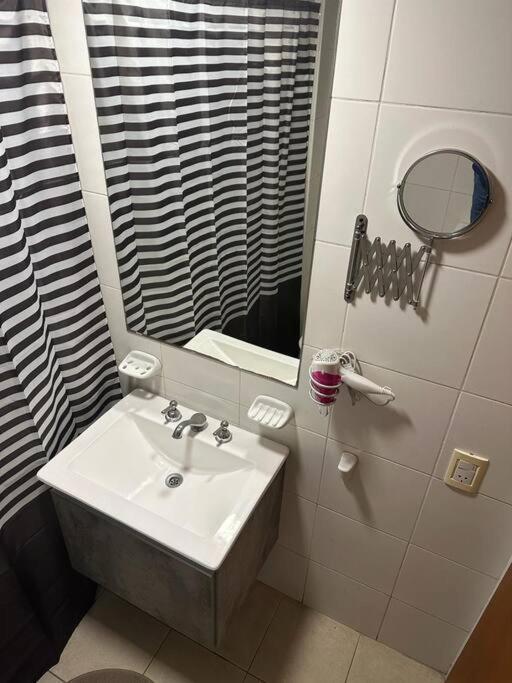 Semipiso Panoramico 2 habitaciones amplia cocina lavadero Parrilla y Cochera privada incluida a metros del subte