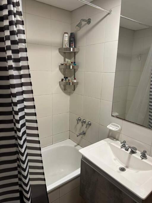 Semipiso Panoramico 2 habitaciones amplia cocina lavadero Parrilla y Cochera privada incluida a metros del subte