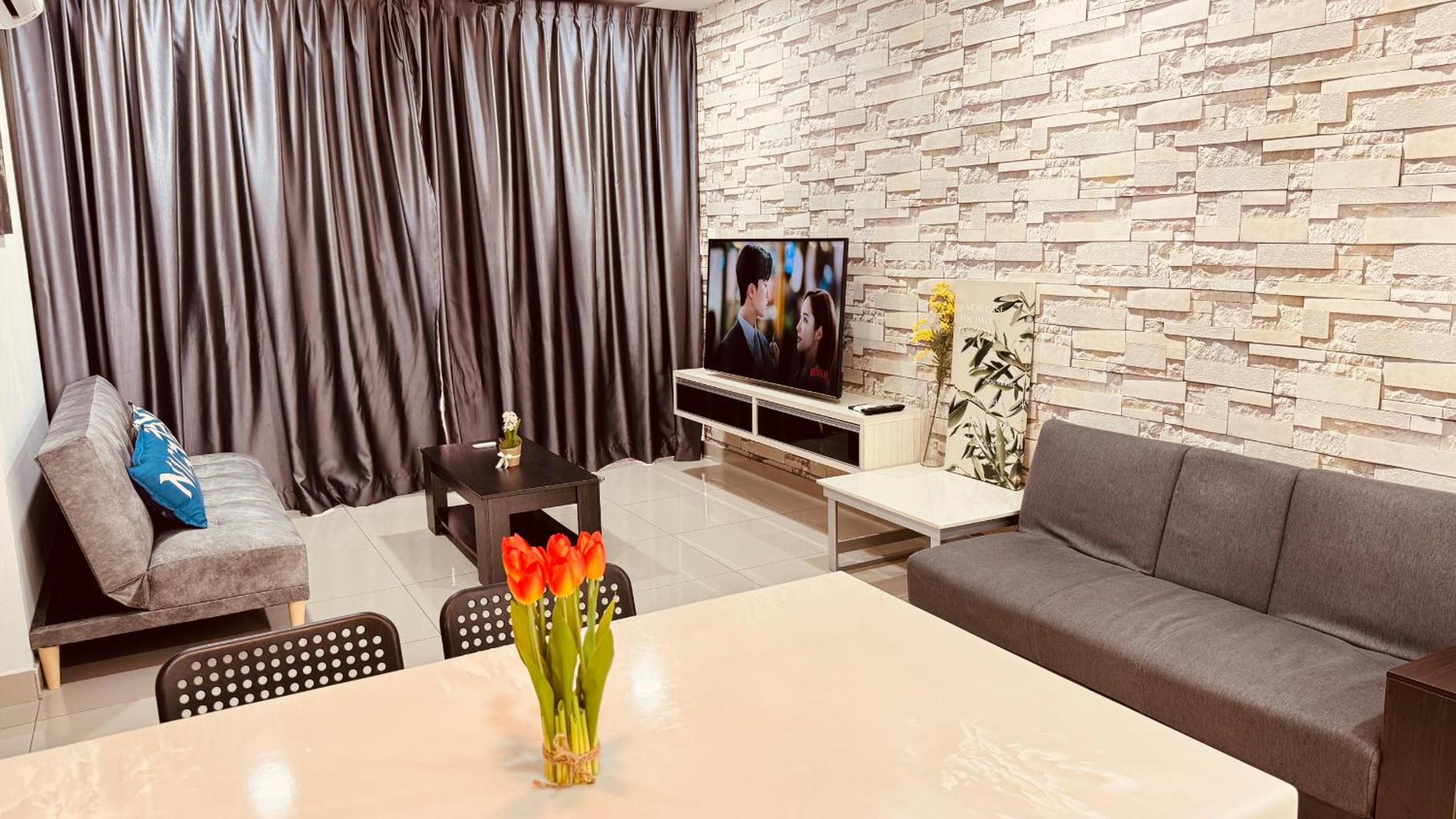 D'Putra Suites 2BR Kulai by Luxecocoo CK photo 1