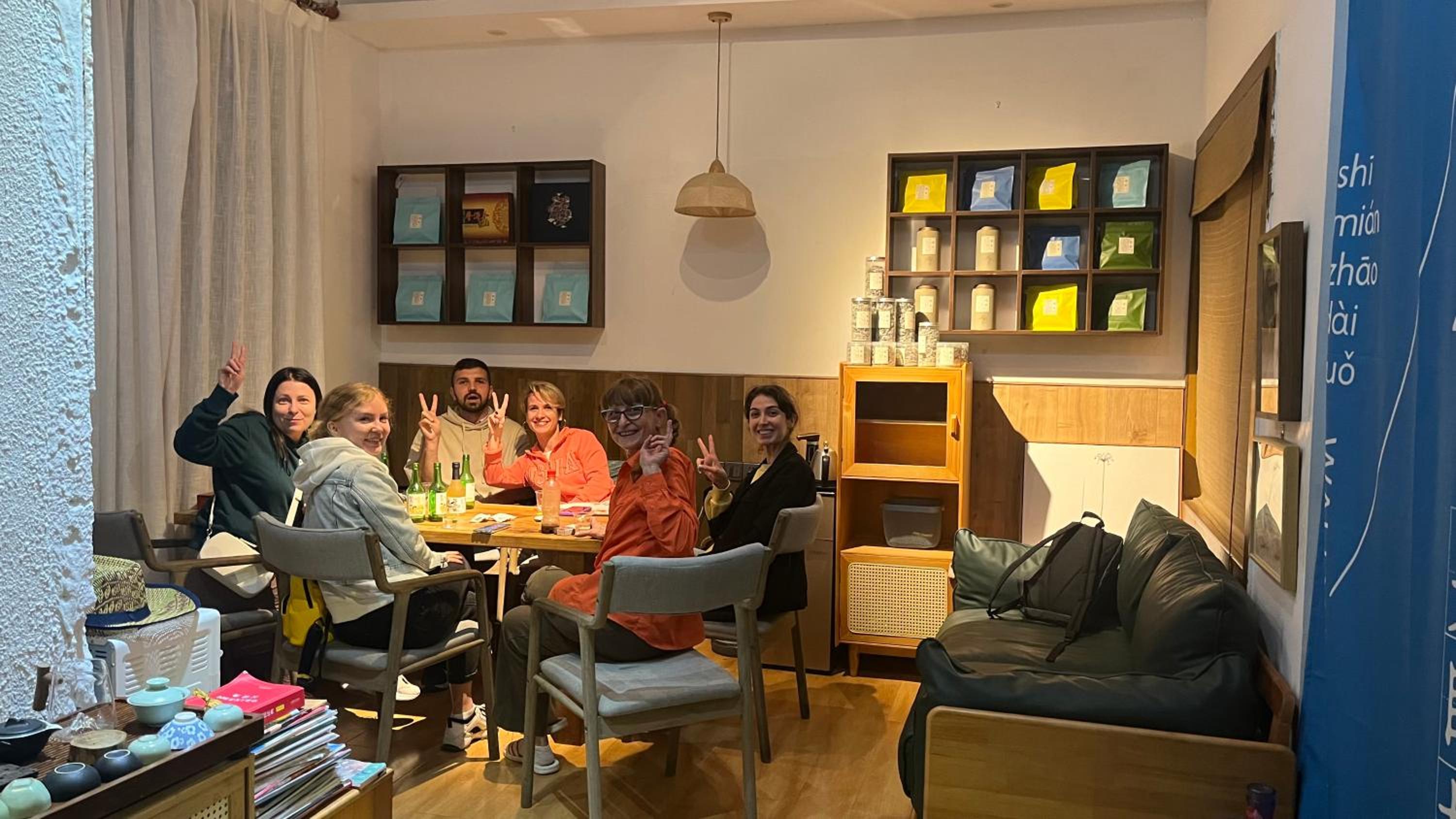 Wally House Hostel - walk 5 minutes to east gate of National Forest Park-ticket book services-free laundry facilities-free capsule coffee-Tour route introd