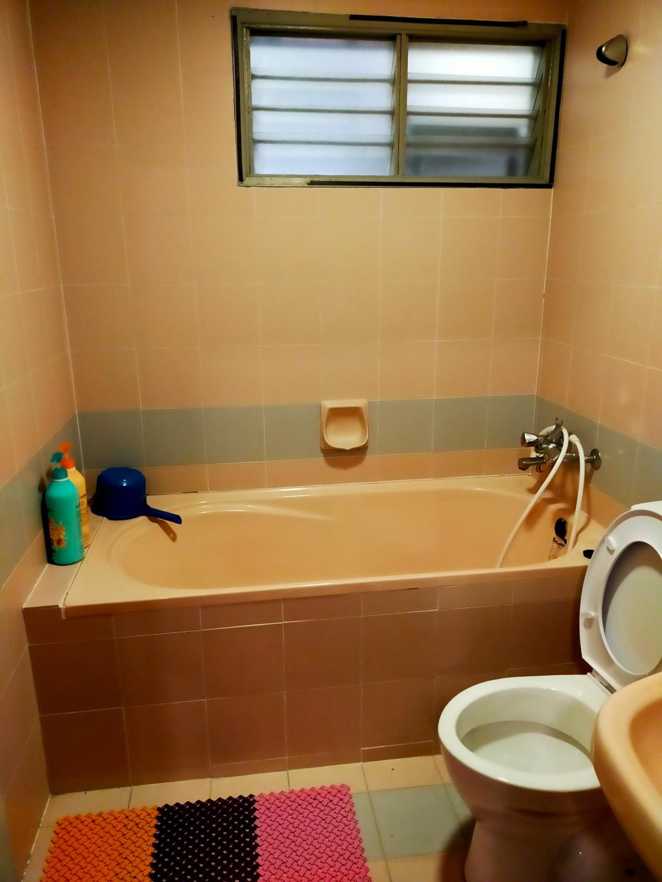 R2L5Y Room 1 with balcony and bathroom photo 5
