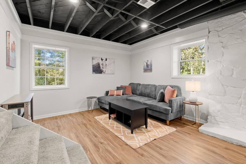 *Just launched*5 bedroom house*Game room*Fire Pit* view 3