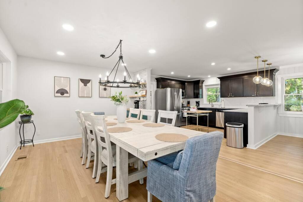 *Just launched*5 bedroom house*Game room*Fire Pit* view 4
