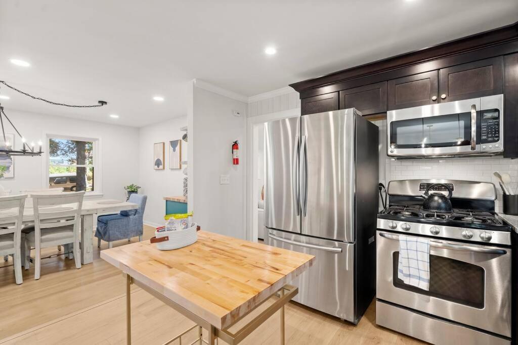 *Just launched*5 bedroom house*Game room*Fire Pit* view 5
