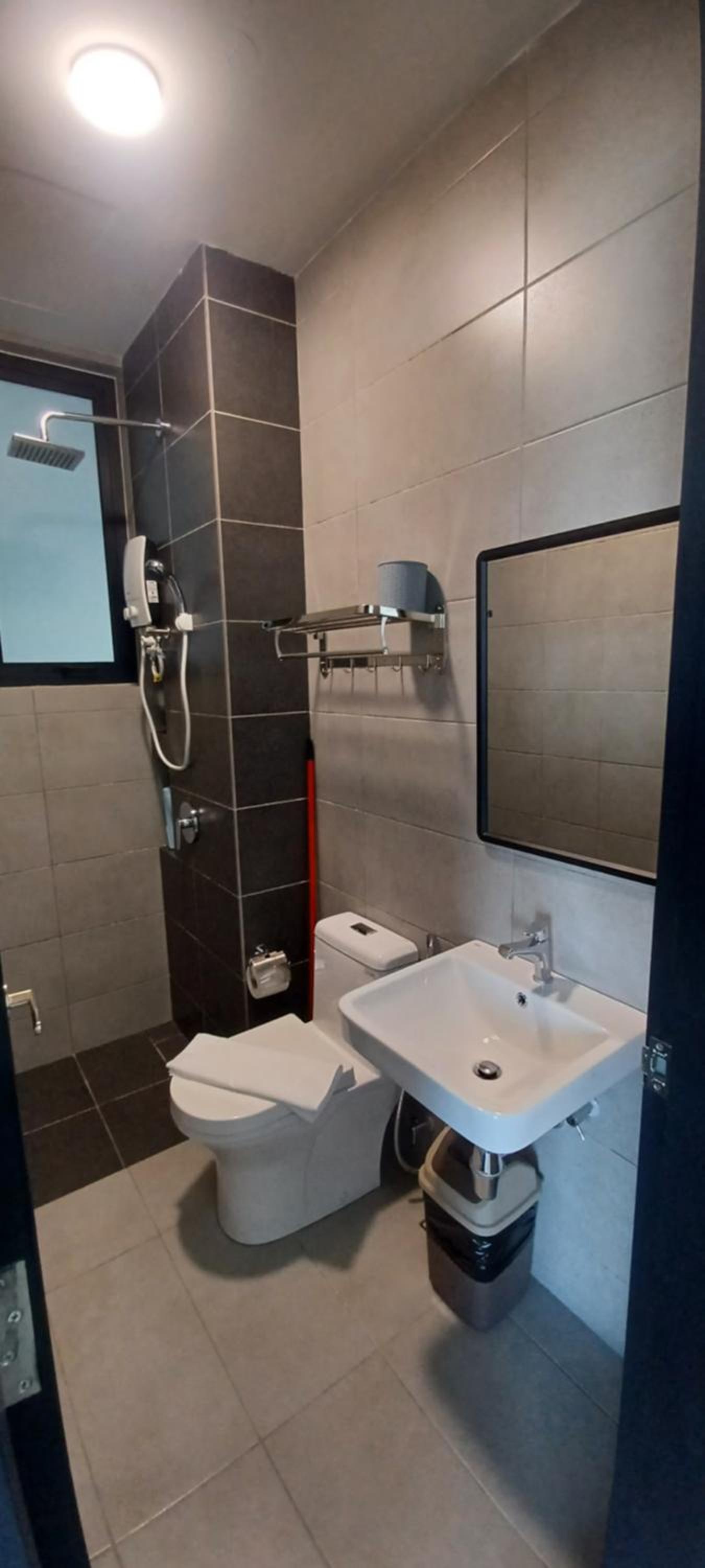 Stylish Urban Suite Penang - with infinite pool photo 8
