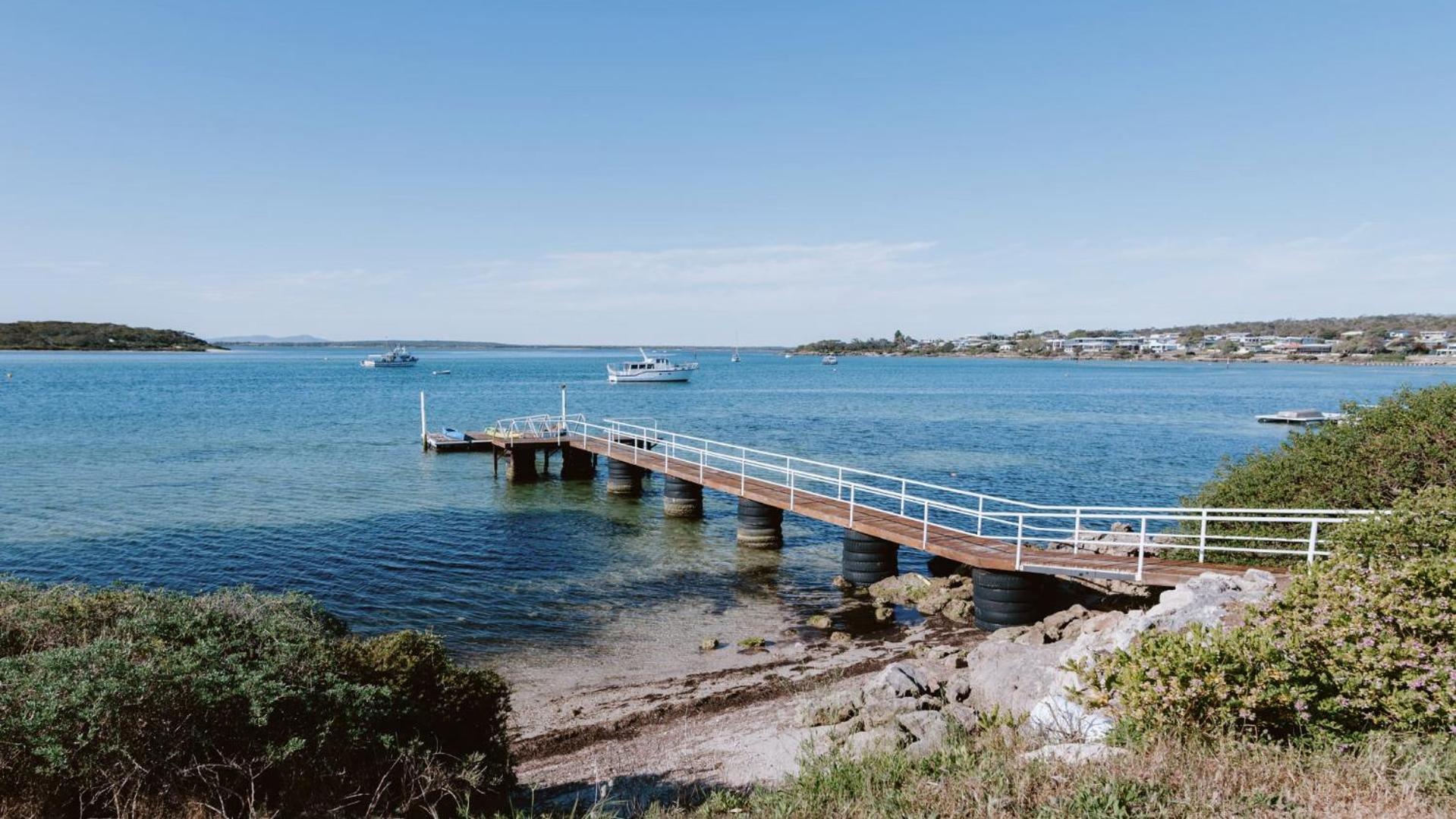 The Luxurious Lobster Pot With Studio Offers The Complete Coffin Bay Experience - View, Position and Jetty For Fishing