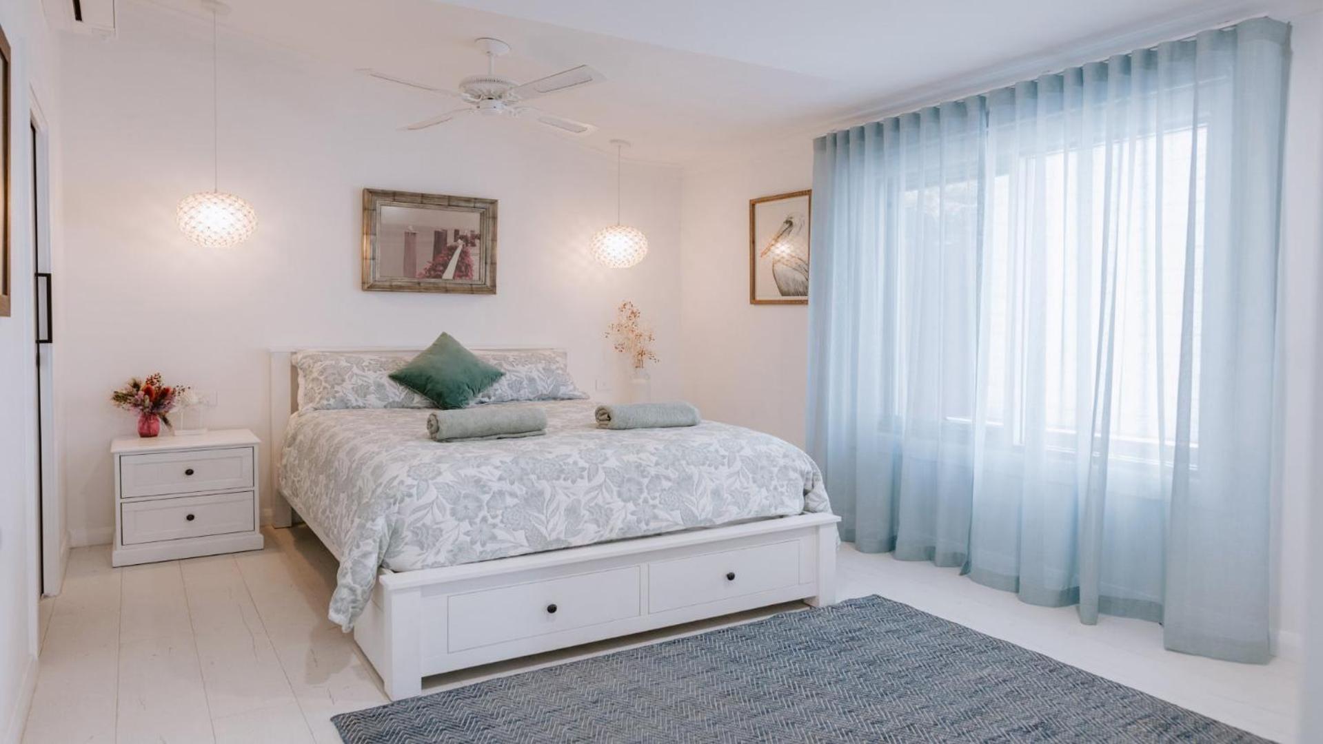 The Luxurious Lobster Pot With Studio Offers The Complete Coffin Bay Experience - View, Position and Jetty For Fishing