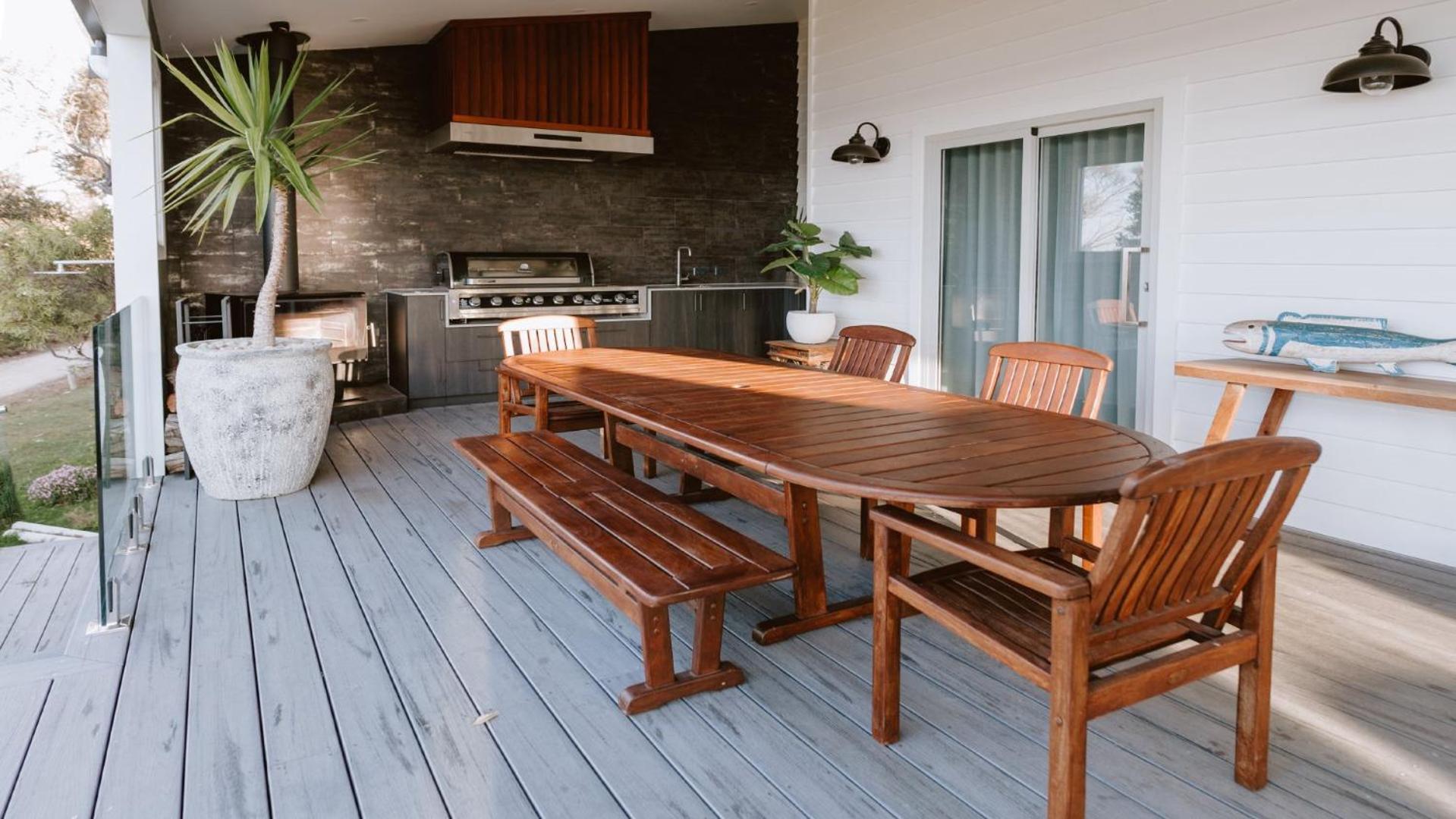 The Luxurious Lobster Pot With Studio Offers The Complete Coffin Bay Experience - View, Position and Jetty For Fishing