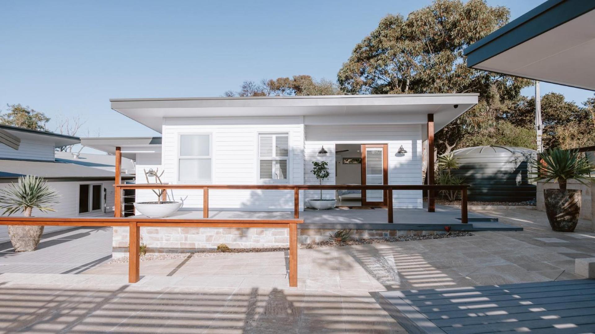 The Luxurious Lobster Pot With Studio Offers The Complete Coffin Bay Experience - View, Position and Jetty For Fishing