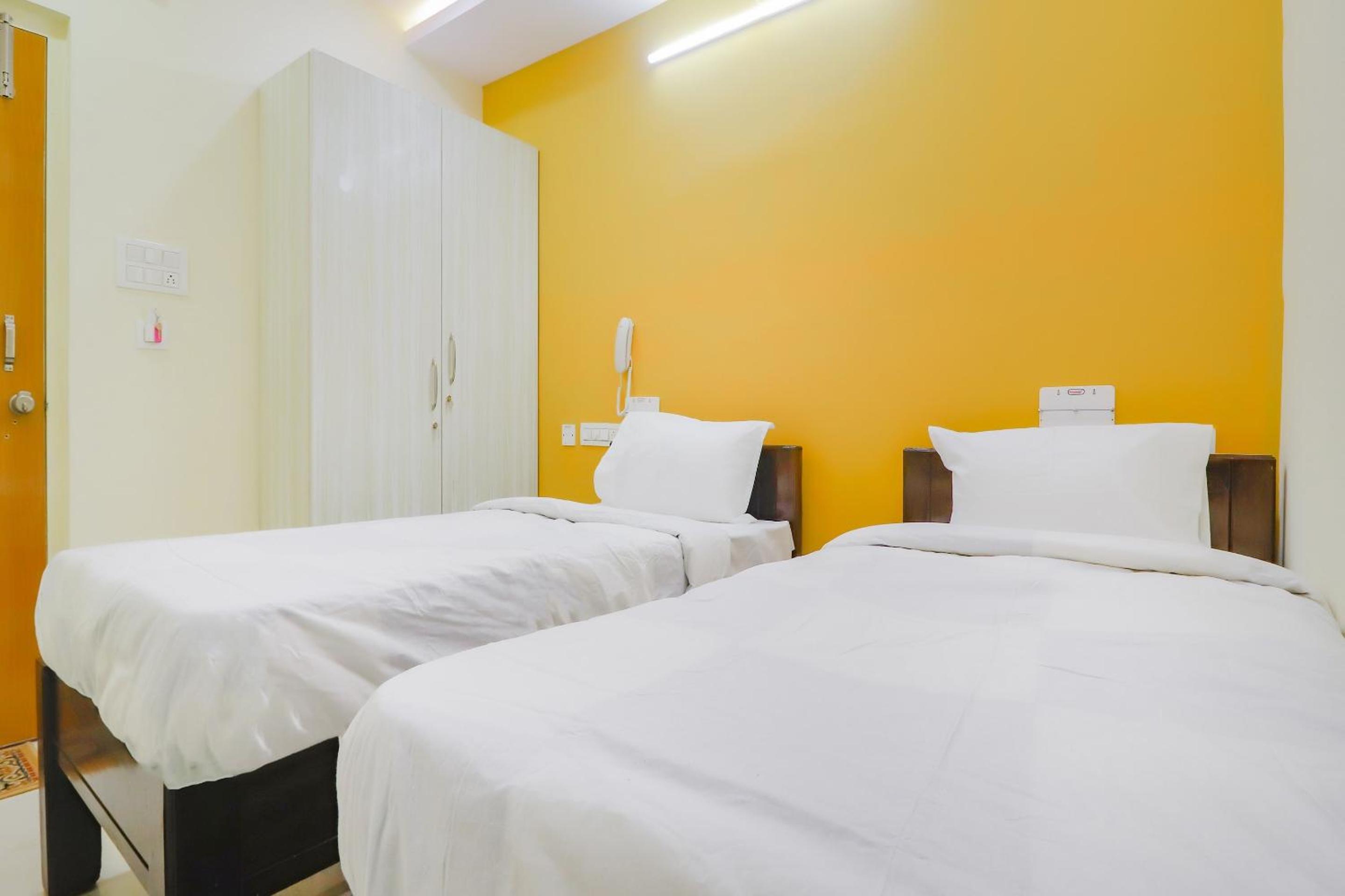 Hotel O Home Sri Balaji Luxary Rooms Near Inorbit Mall Cyberabad