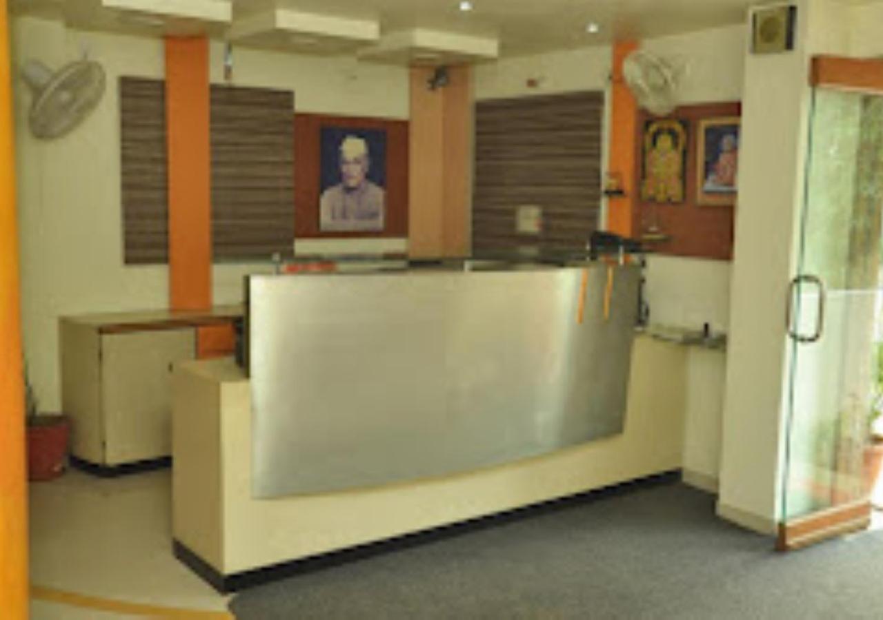 Hotel Premier - Hotel in Saket Society Bhusawal view 3