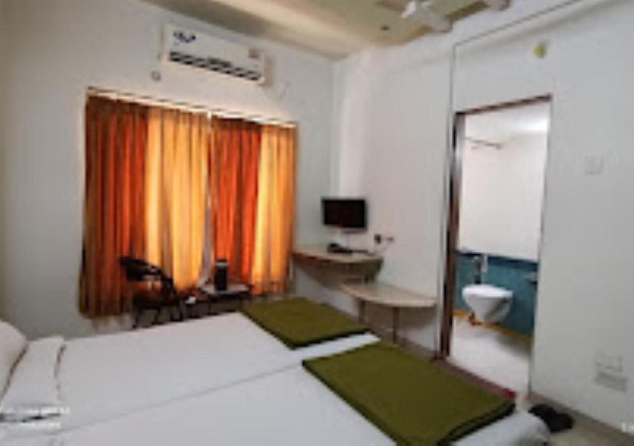 Hotel Premier - Hotel in Saket Society Bhusawal view 4