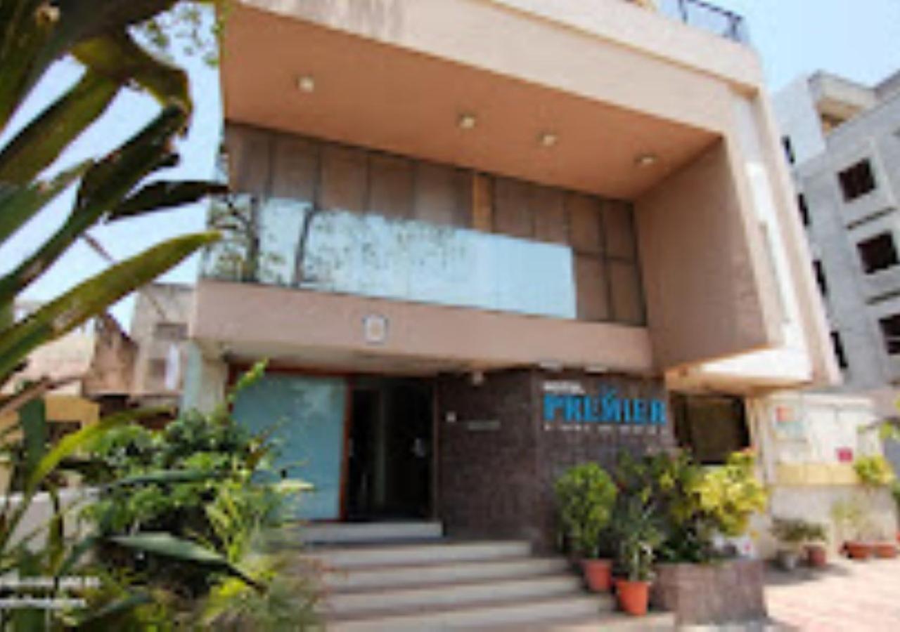 Hotel Premier - Hotel in Saket Society Bhusawal view 5