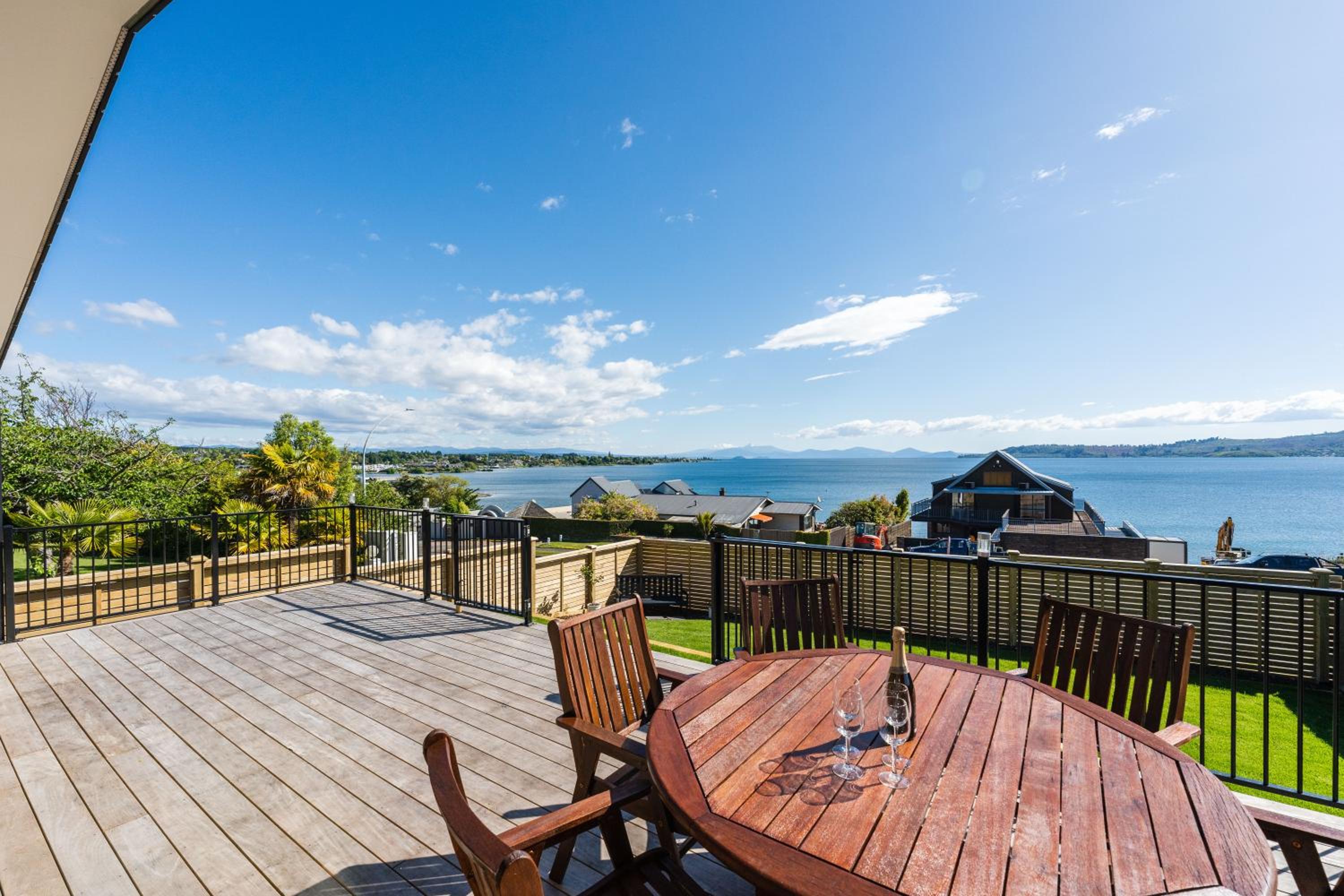 Lakeview Terrace - Taupo Holiday Home view 4
