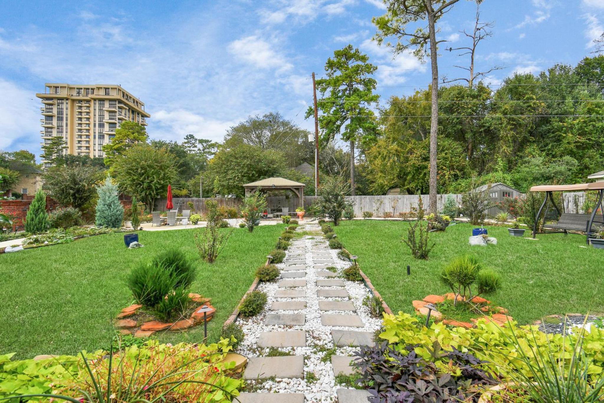 AFRA Home with huge garden Houston, Texas