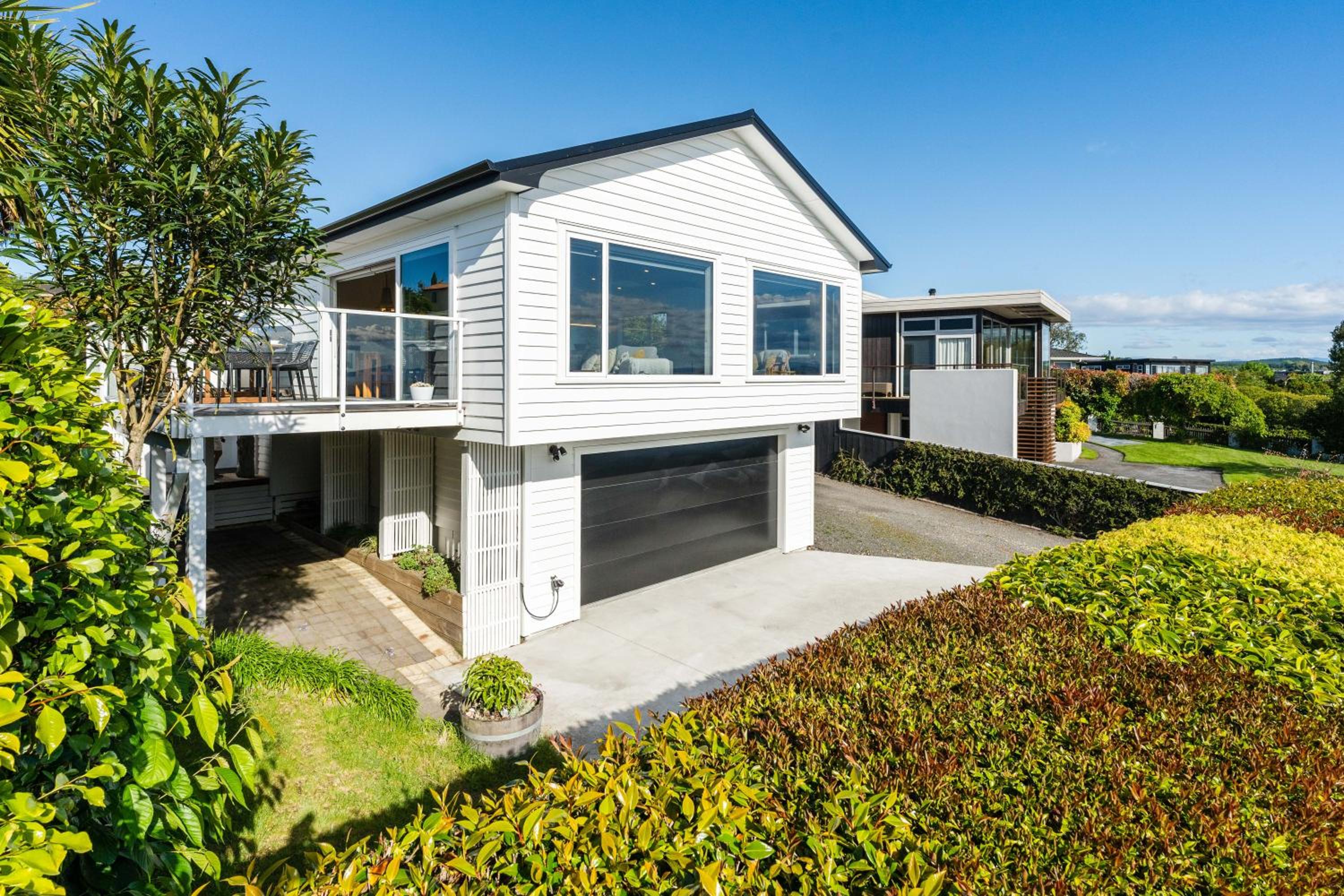 Scenic Lake Views - Taupo Holiday Home view 3