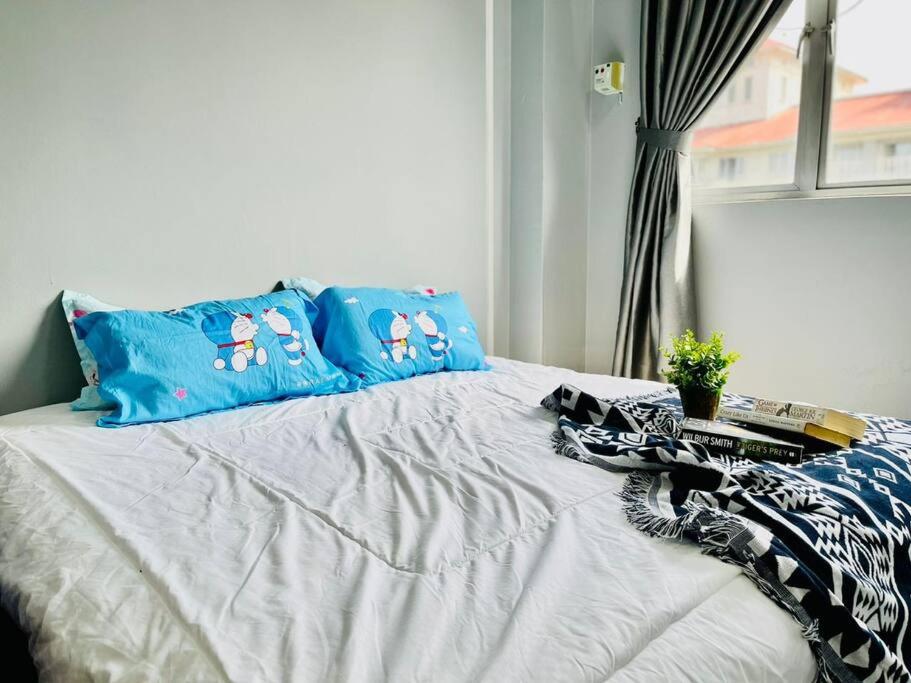9 pax Homestay near Axiata Arena & Pavilion 2