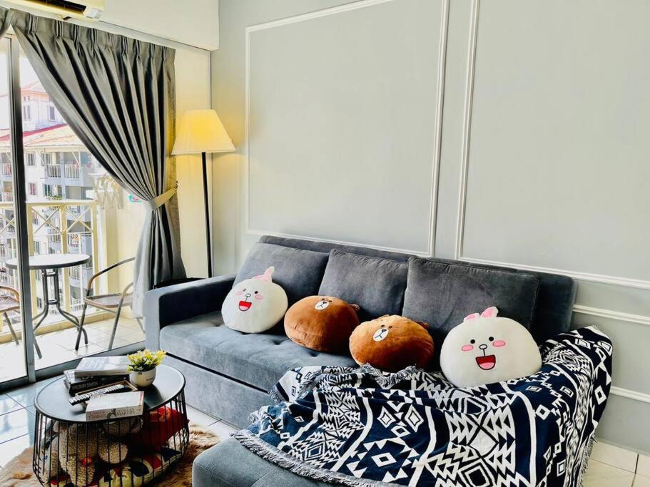 9 pax Homestay near Axiata Arena & Pavilion 2