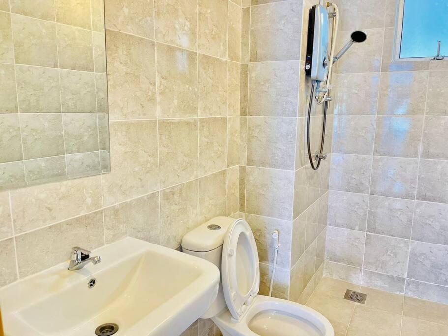 9 pax Homestay near Axiata Arena & Pavilion 2