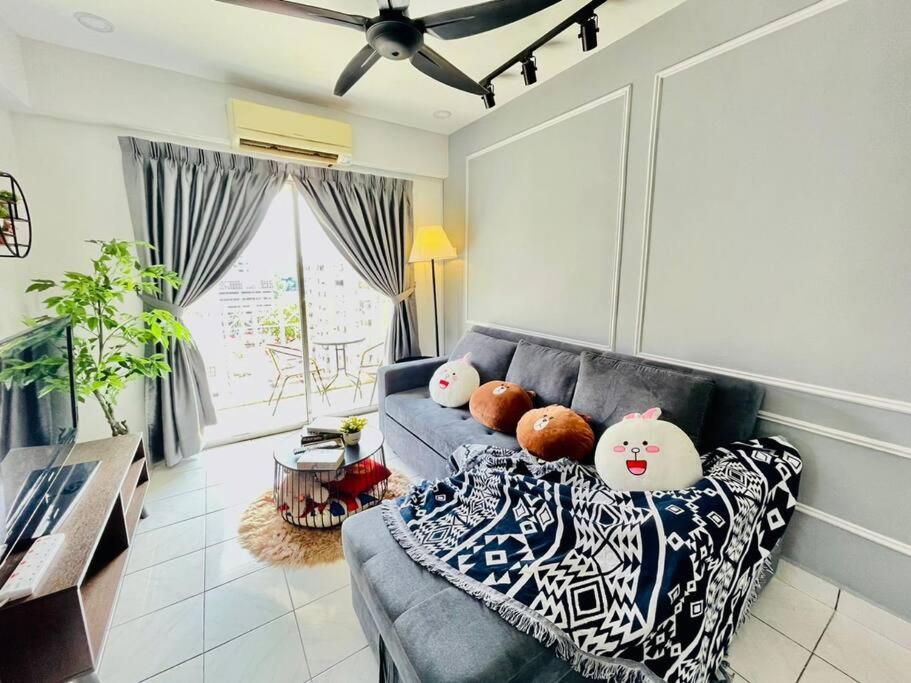 9 pax Homestay near Axiata Arena & Pavilion 2