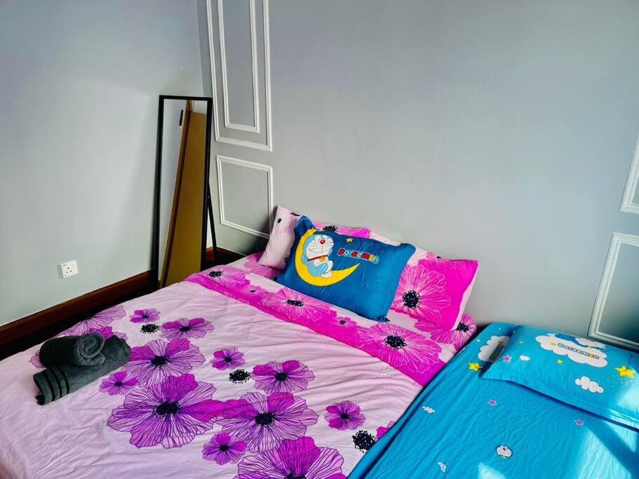 9 pax Homestay near Axiata Arena & Pavilion 2
