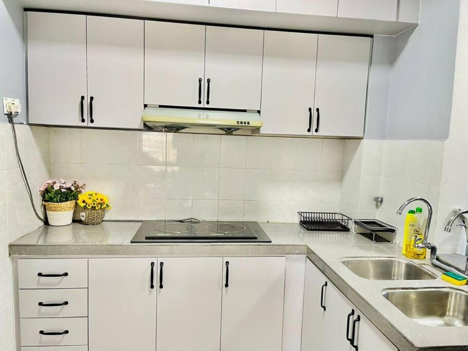 9 pax Homestay near Axiata Arena & Pavilion 2