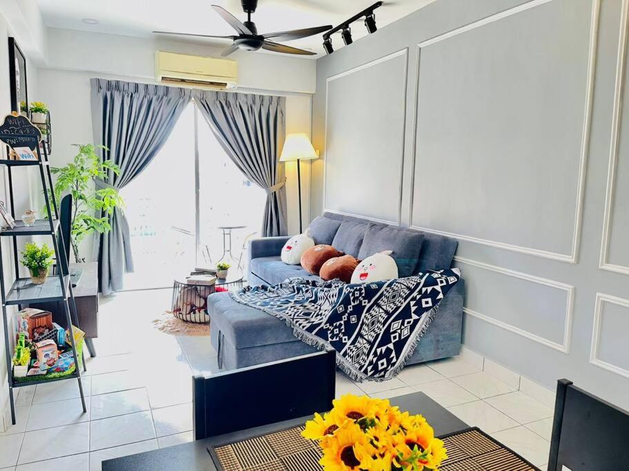 9 pax Homestay near Axiata Arena & Pavilion 2