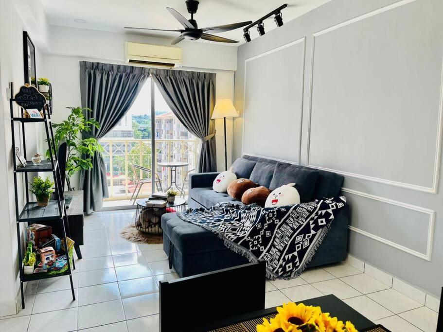 9 pax Homestay near Axiata Arena & Pavilion 2