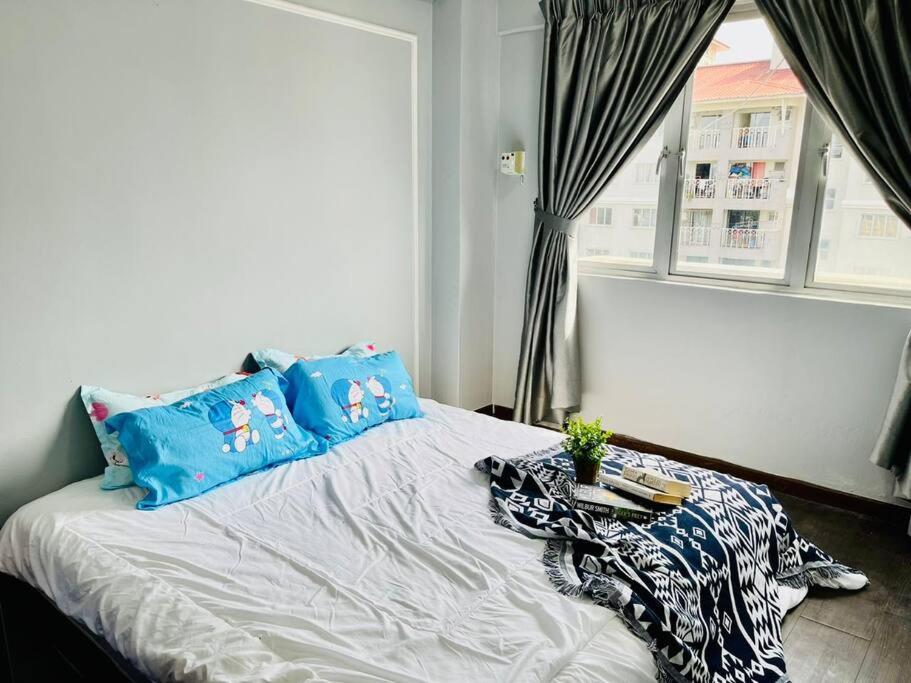 9 pax Homestay near Axiata Arena & Pavilion 2