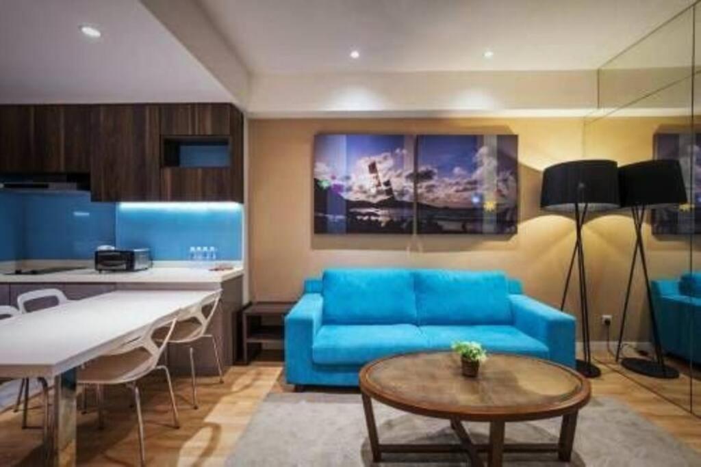 D Majestic Hosted by TCL Home 2191