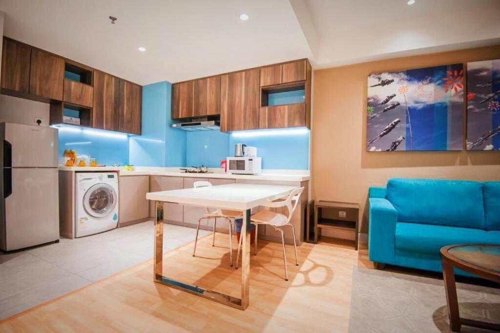 D Majestic Hosted by TCL Home 2191
