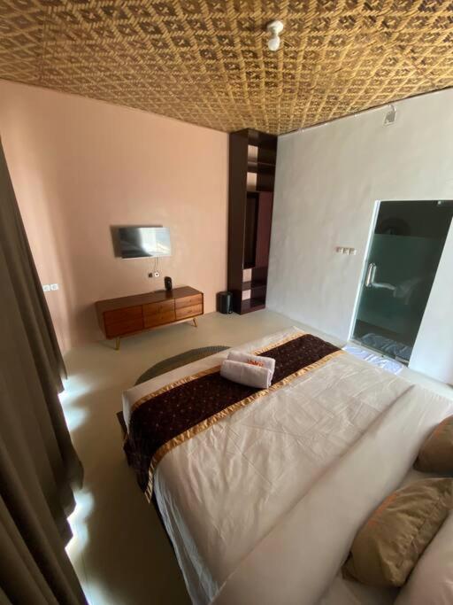 Emka Villa Traditional Minimalist view 5