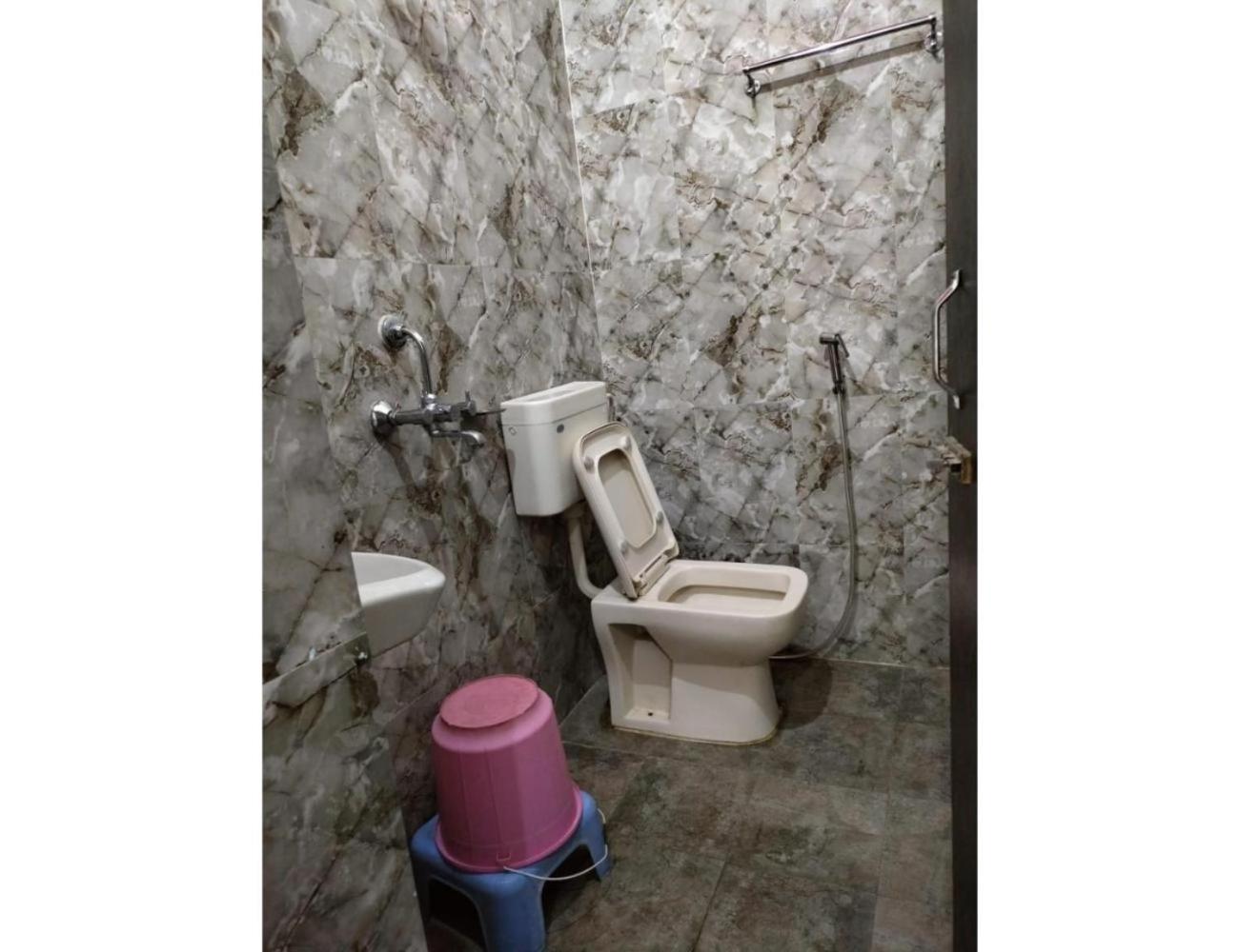 Adoroni Guest House, Assam