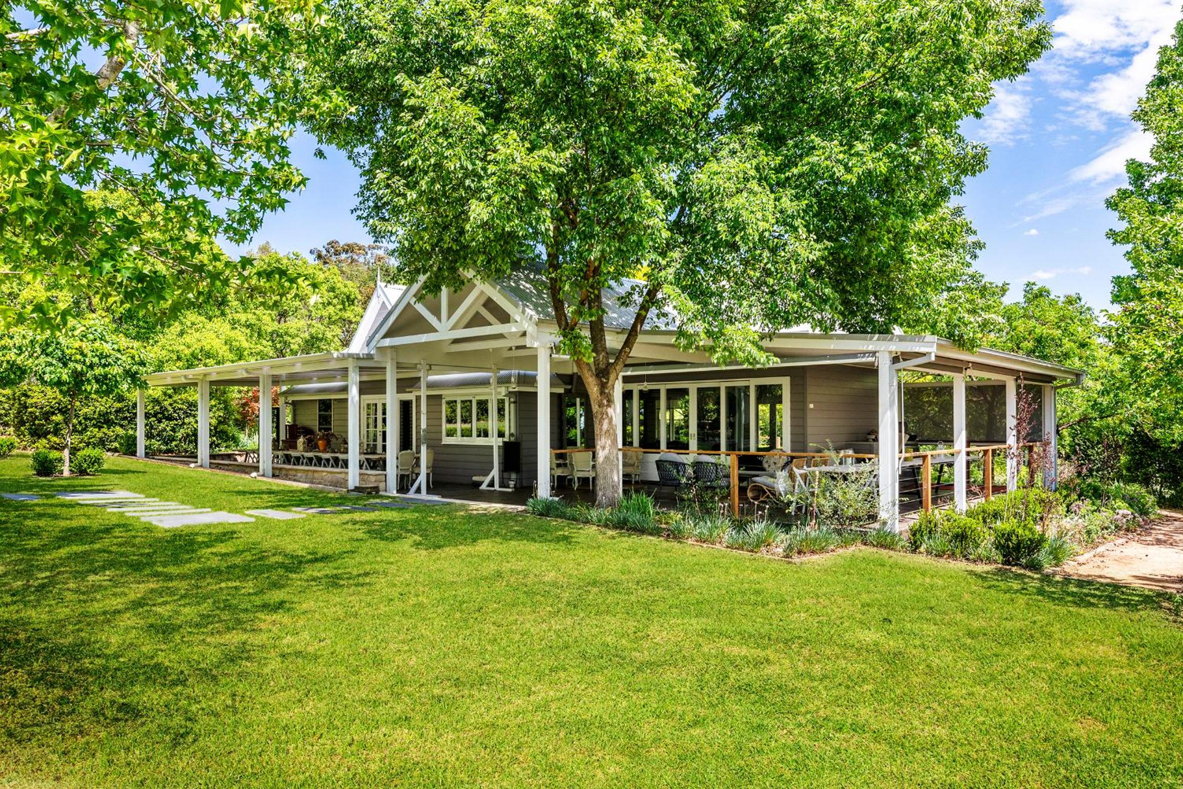 One Bedroom Cottage with Shared Pool