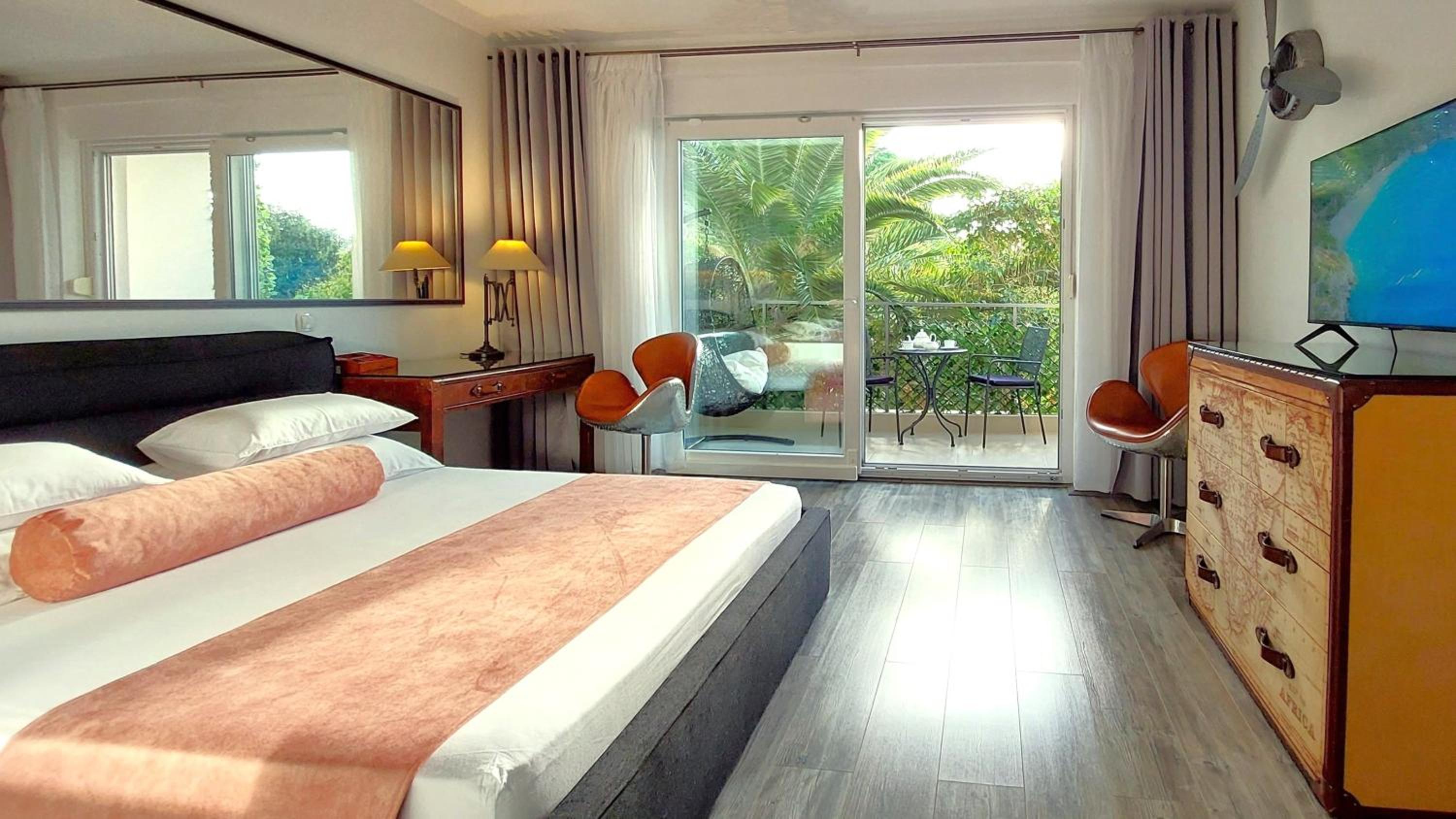 Refresh Boutique Apartments