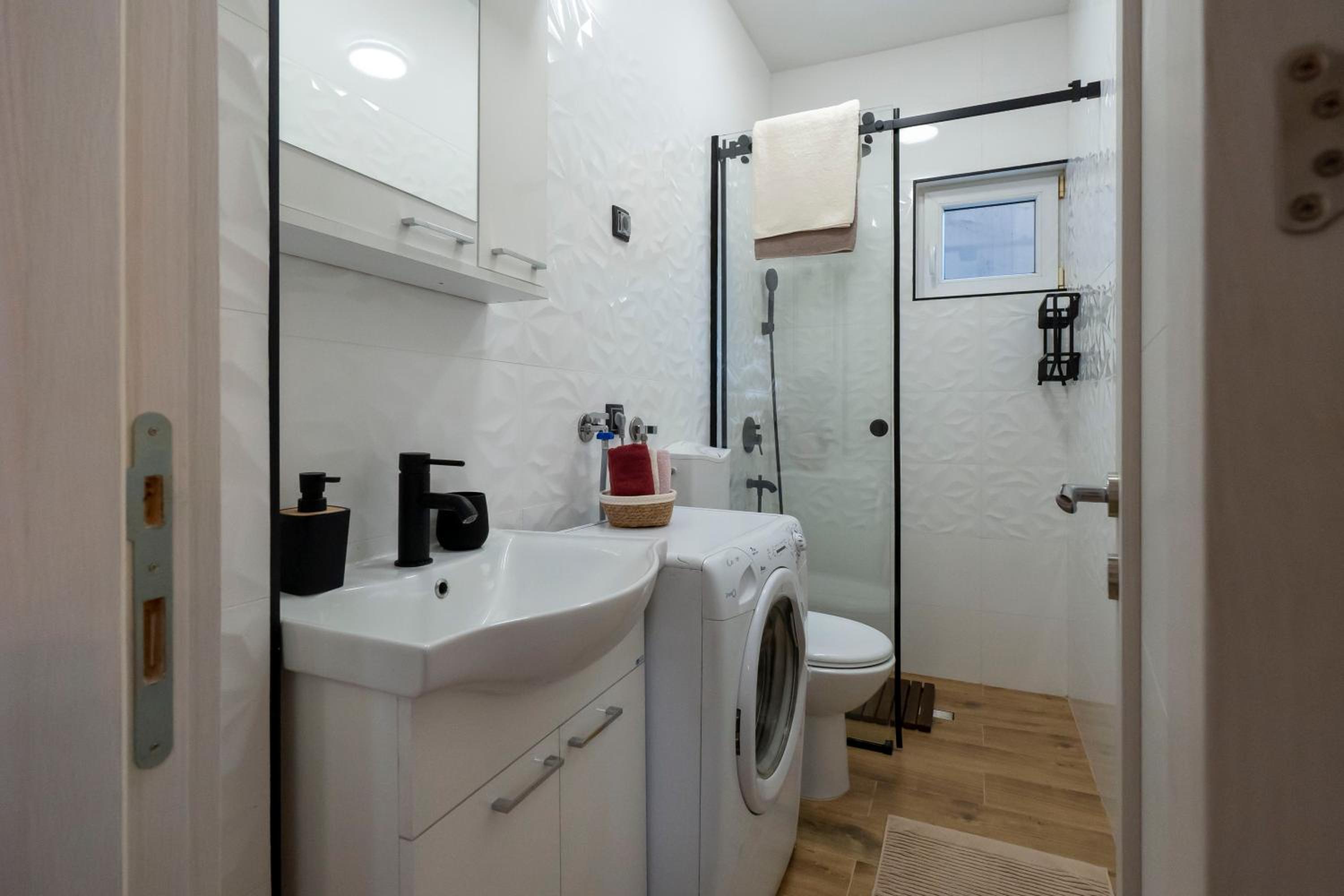 1-bedroom apartment near airport