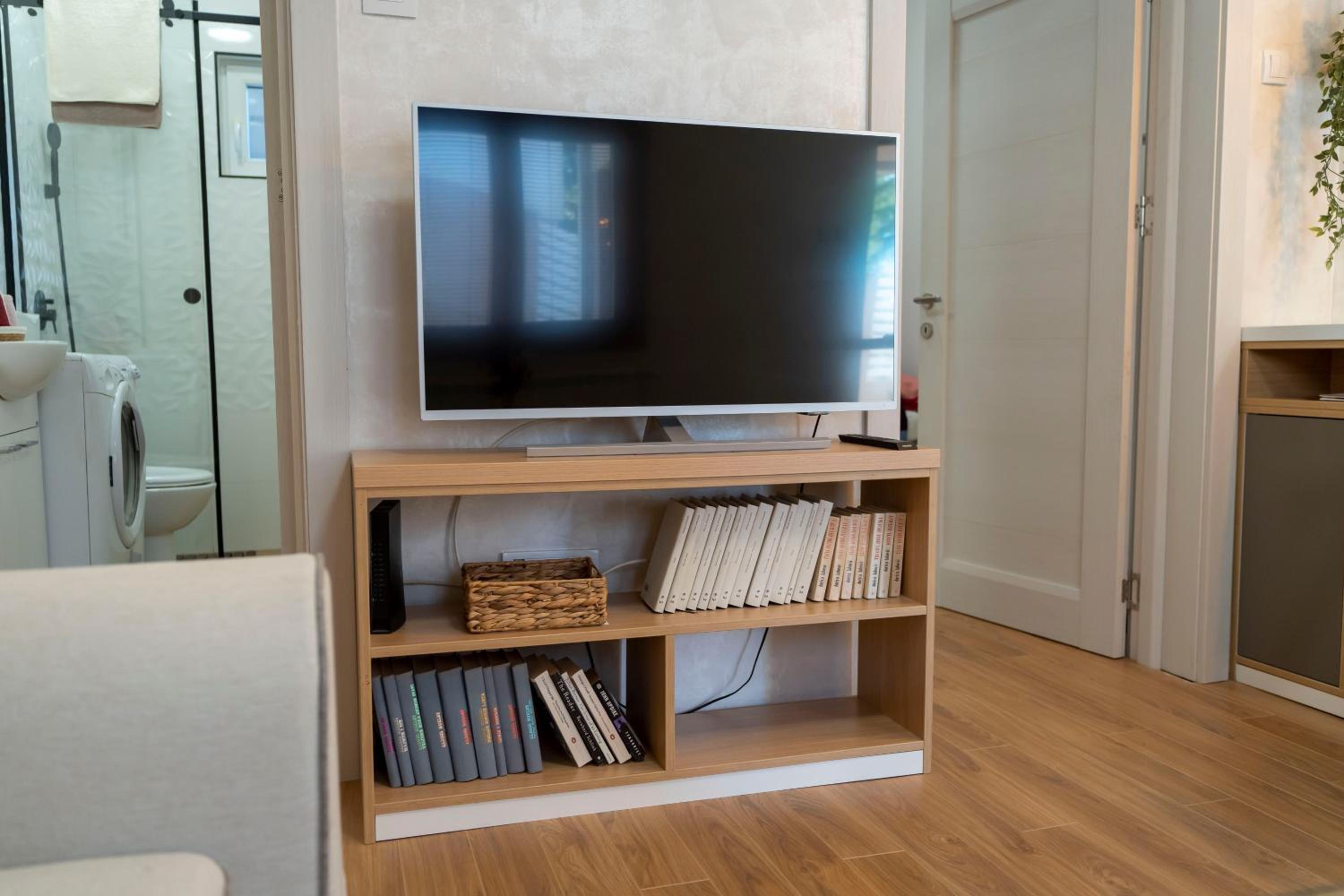 1-bedroom apartment near airport