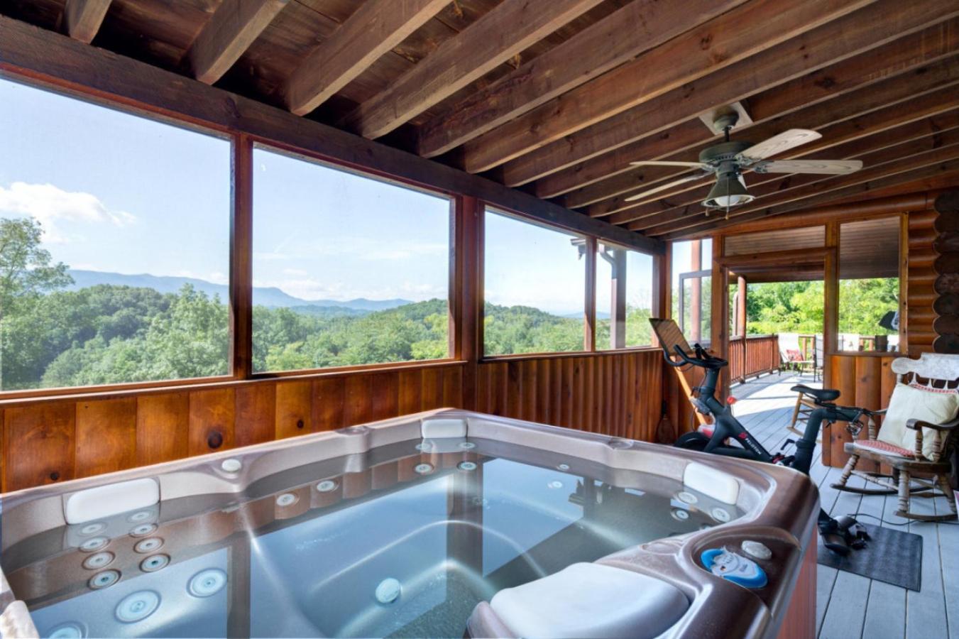 Three Homes- Smoke Rise Lodge and Barn Poppy's Plc