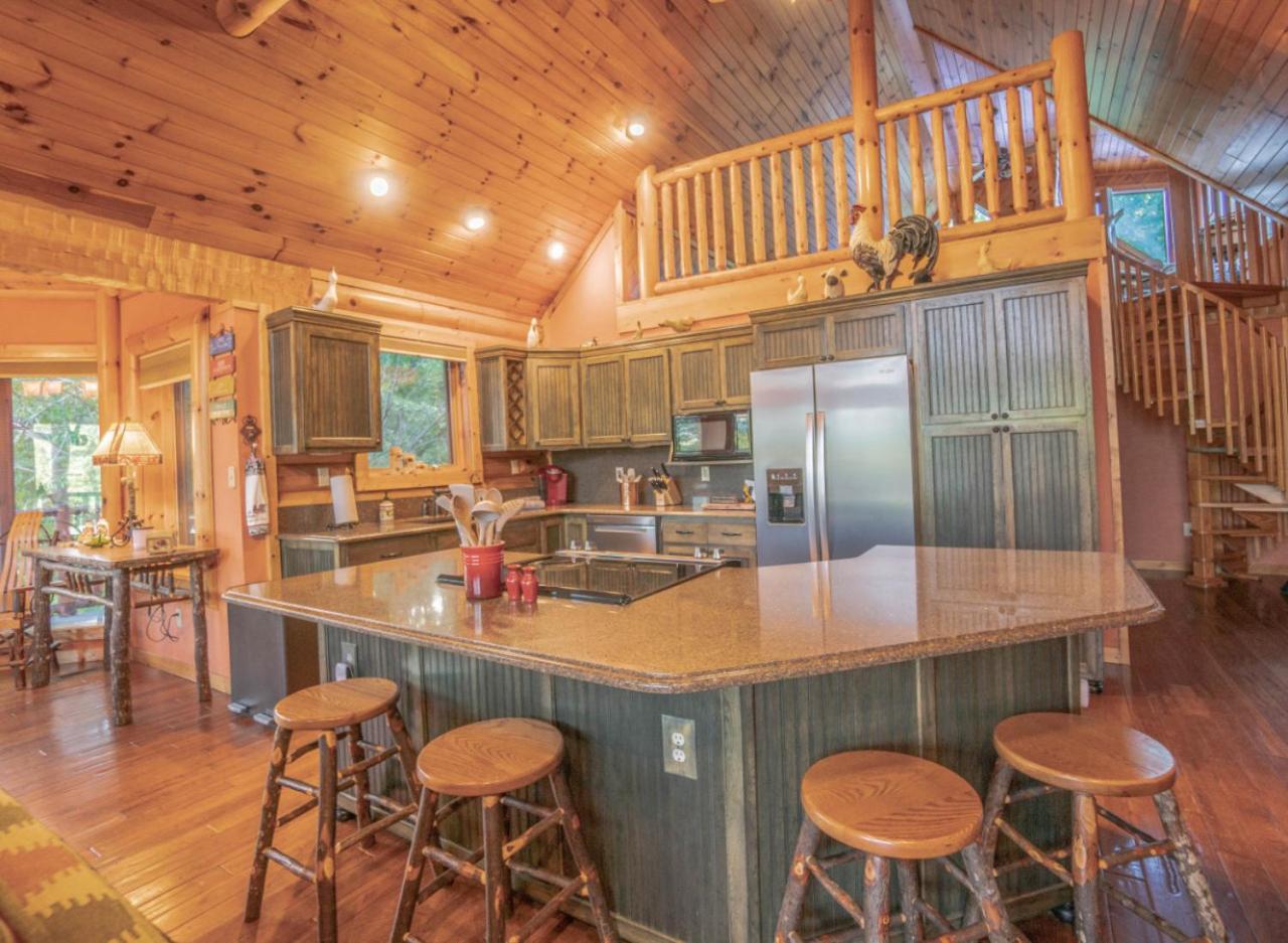 Three Homes- Smoke Rise Lodge and Barn Poppy's Plc