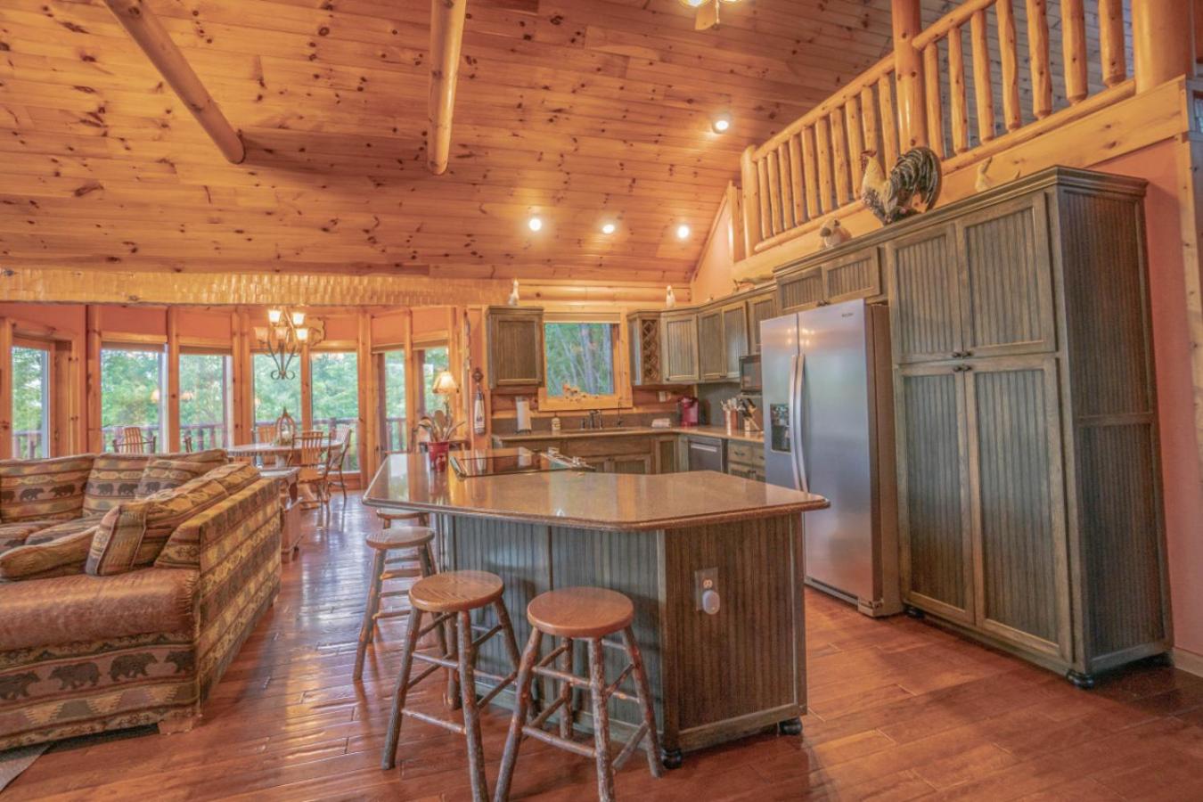 Three Homes- Smoke Rise Lodge and Barn Poppy's Plc