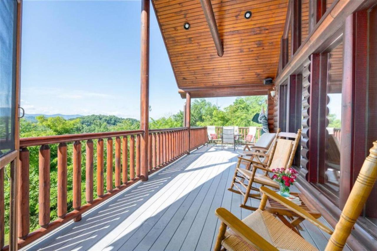 Three Homes- Smoke Rise Lodge and Barn Poppy's Plc