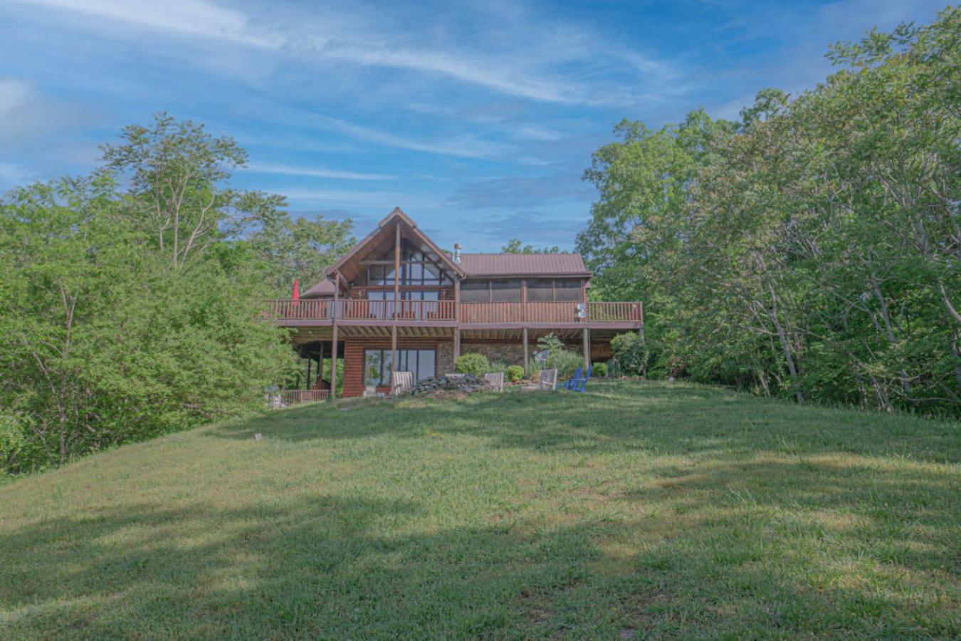 Three Homes- Smoke Rise Lodge and Barn Poppy's Plc