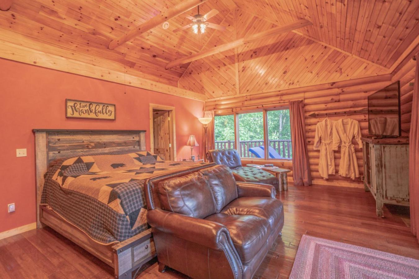 Three Homes- Smoke Rise Lodge and Barn Poppy's Plc