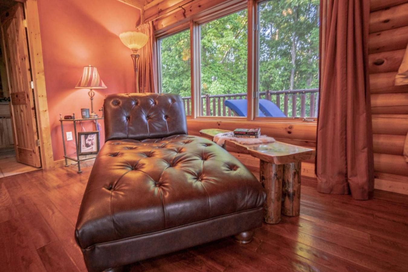 Three Homes- Smoke Rise Lodge and Barn Poppy's Plc