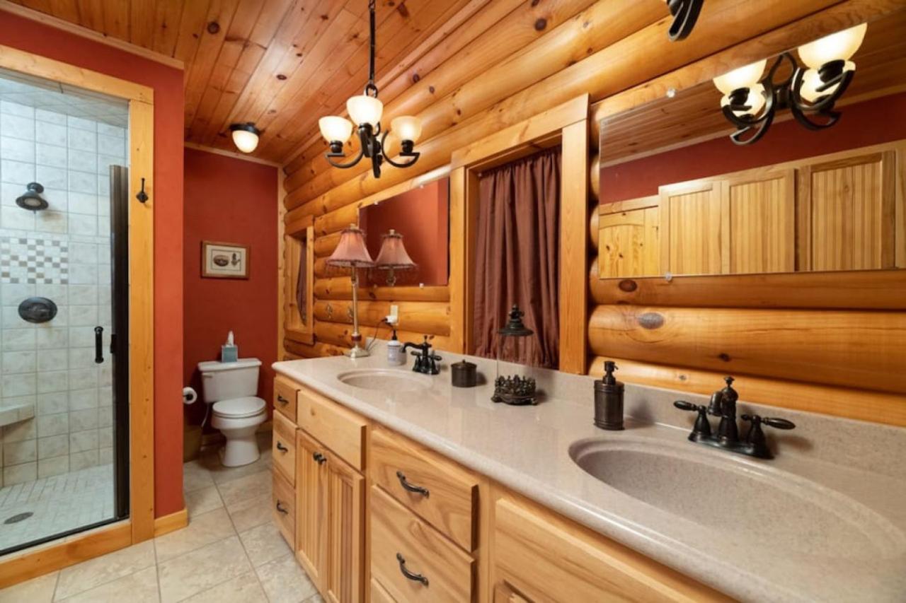 Three Homes- Smoke Rise Lodge and Barn Poppy's Plc