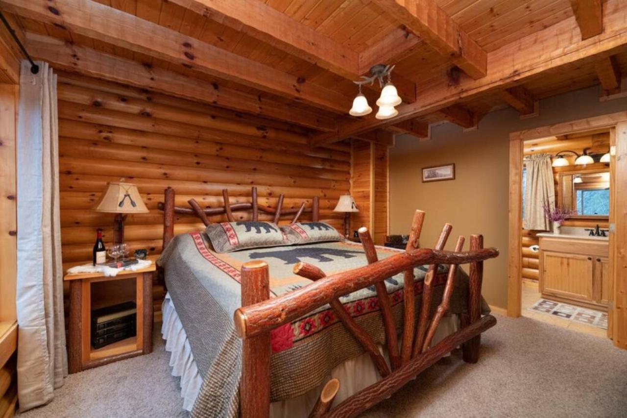 Three Homes- Smoke Rise Lodge and Barn Poppy's Plc