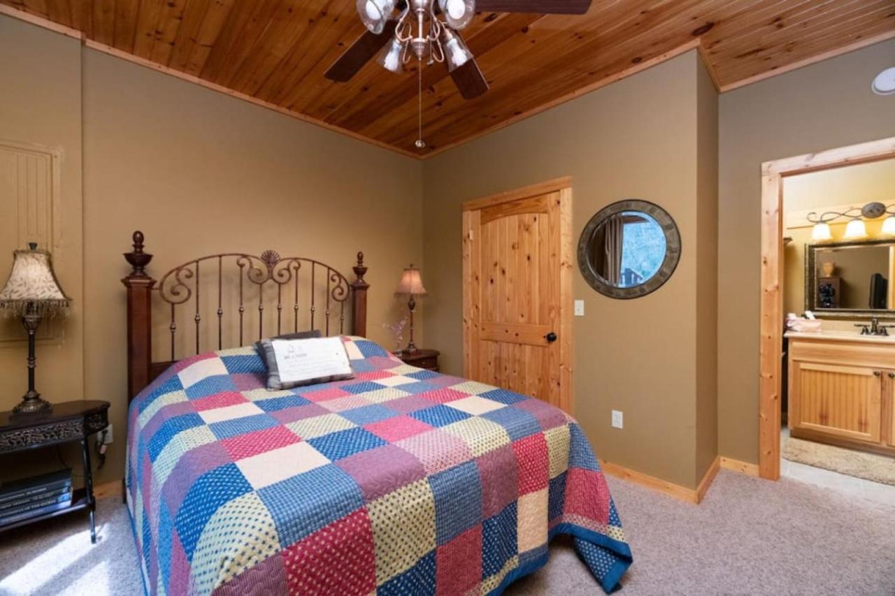 Three Homes- Smoke Rise Lodge and Barn Poppy's Plc