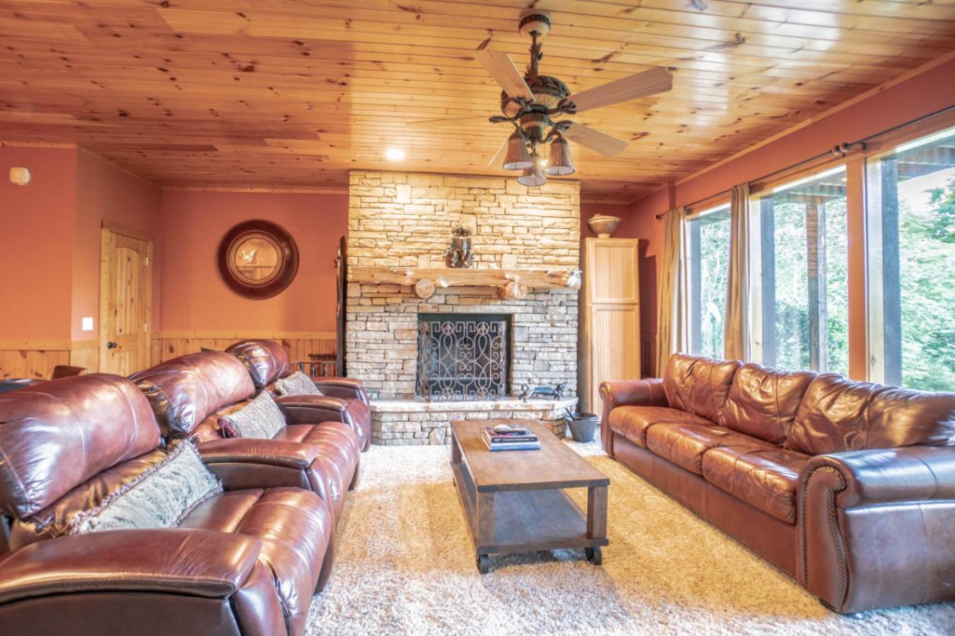 Three Homes- Smoke Rise Lodge and Barn Poppy's Plc