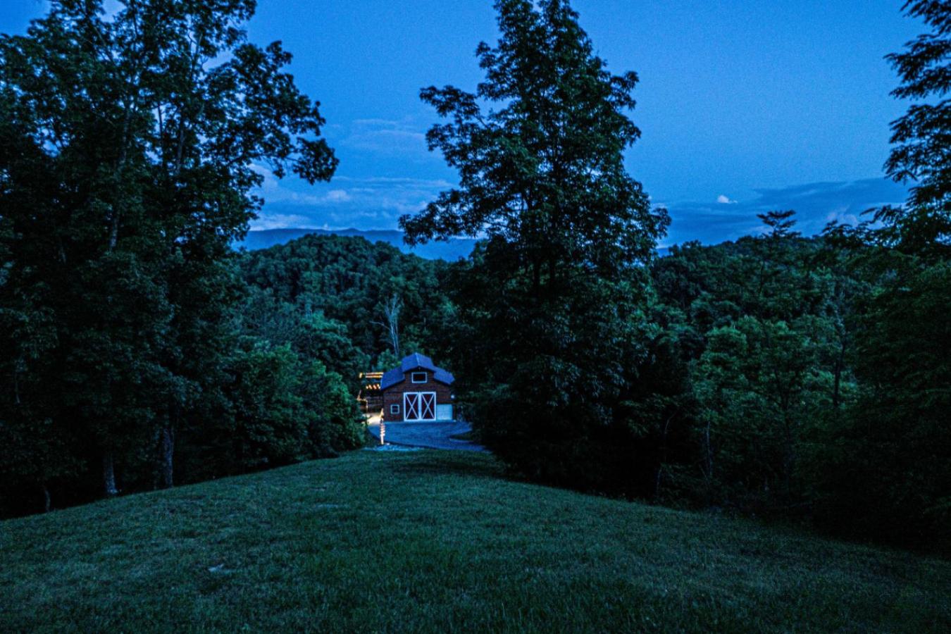 Three Homes- Smoke Rise Lodge and Barn Poppy's Plc
